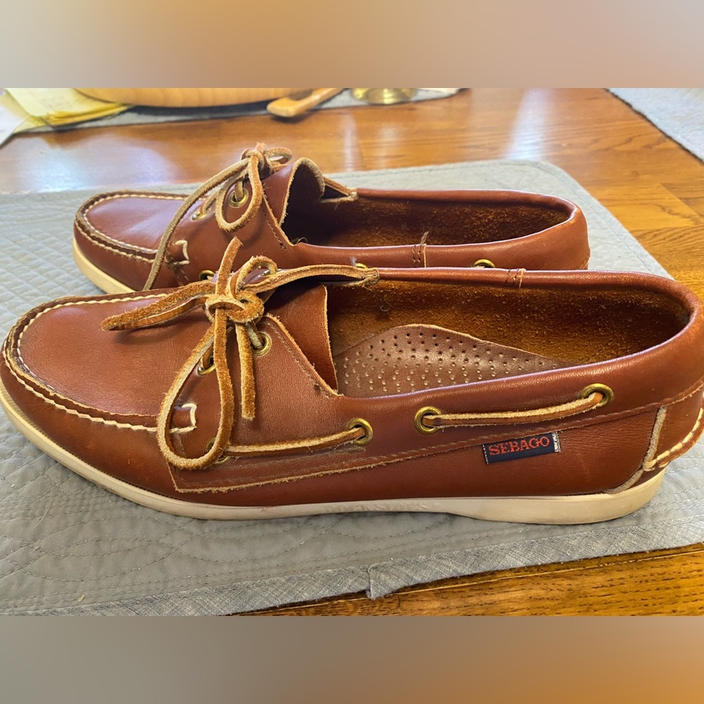 Sebago womens tan boat shoes.  Barely worn.  A great find!